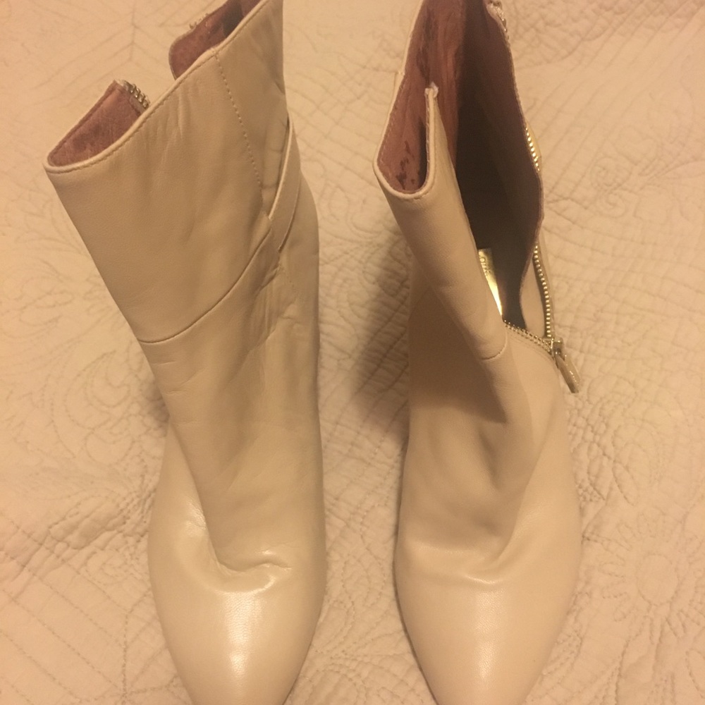 Louise Et Cie 3.5” nude ankle booties